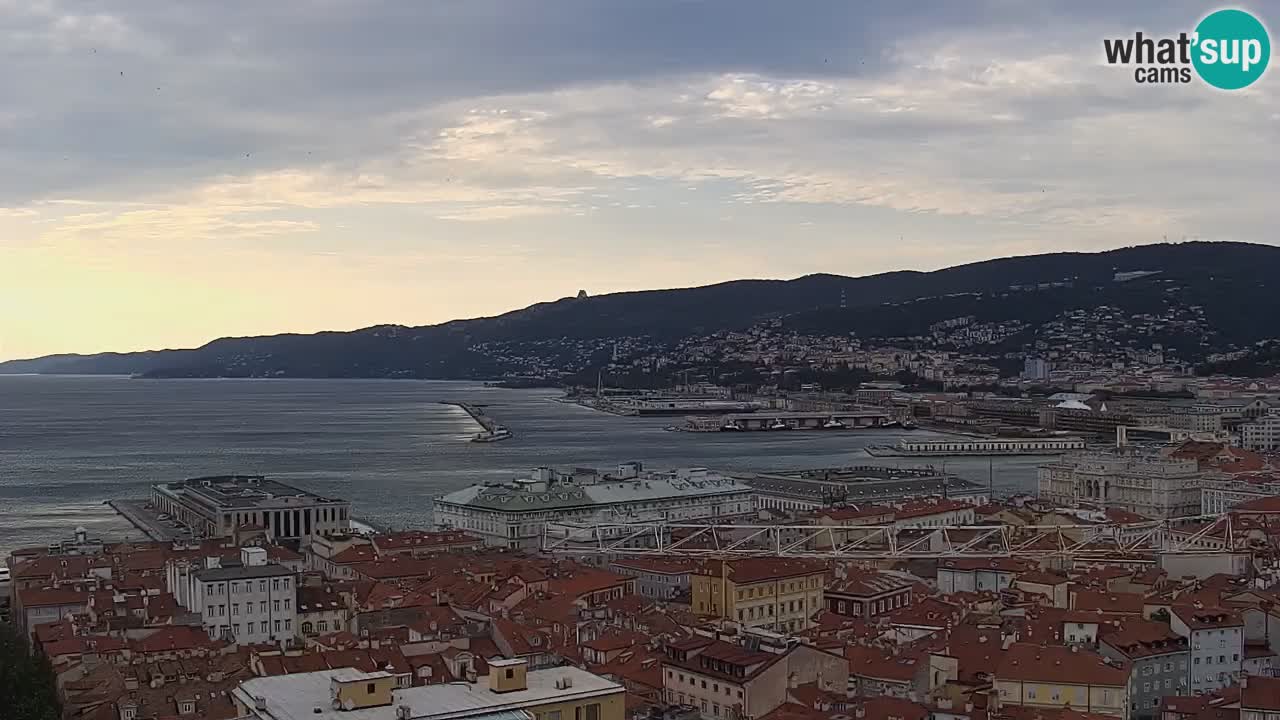 Webcam en vivo Trieste, ciudad, golfo, puerto y castillo de Miramare
