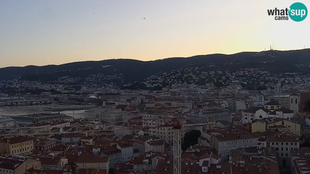 Live webcam Trieste – Panorama della città, del Golfo, stazione marittima e del castello di Miramare