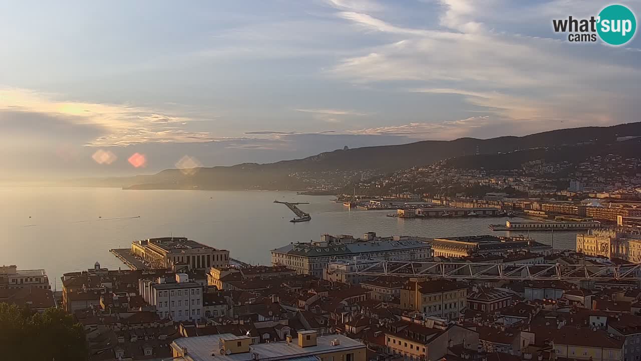 Webcam en direct Trieste, ville, golfe, port et château de Miramare
