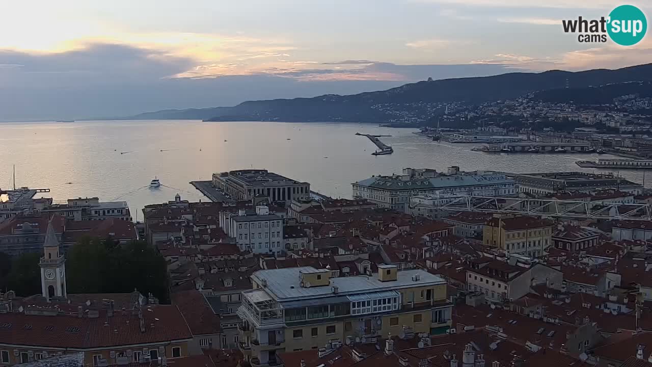 Live webcam Trieste – Panorama of the city, the Gulf, the maritime station and the Miramare castle