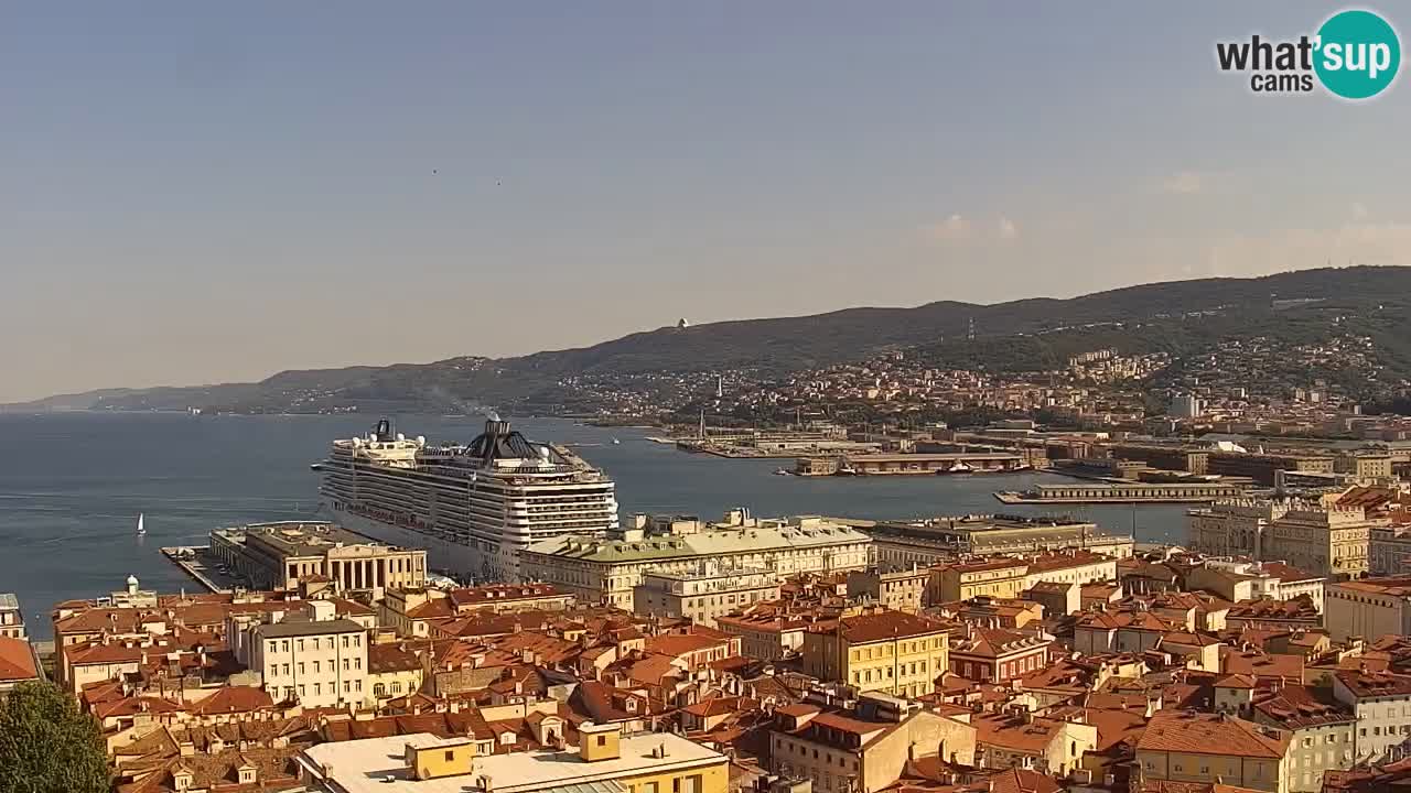 Spletna kamera v živo Trst – Panorama mesta, zaliva, pomorske postaje in gradu Miramar