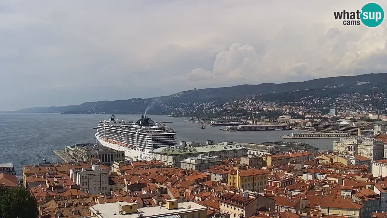 Spletna kamera v živo Trst – Panorama mesta, zaliva, pomorske postaje in gradu Miramar