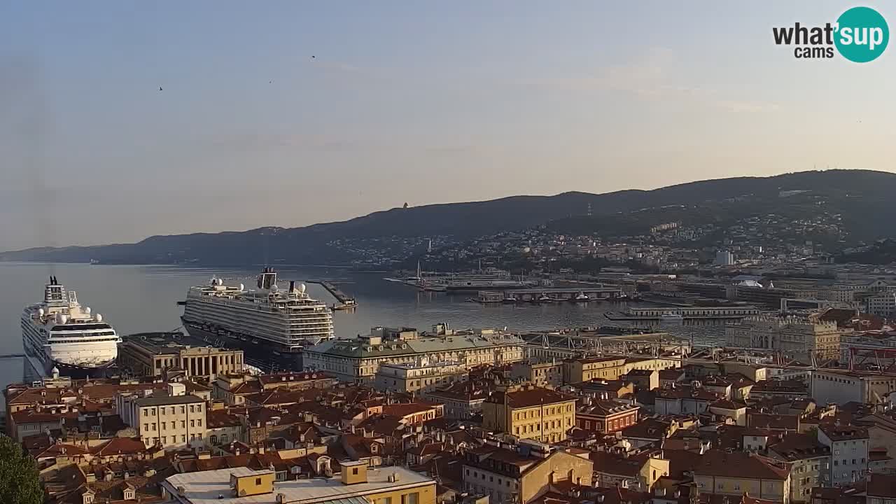 Spletna kamera v živo Trst – Panorama mesta, zaliva, pomorske postaje in gradu Miramar