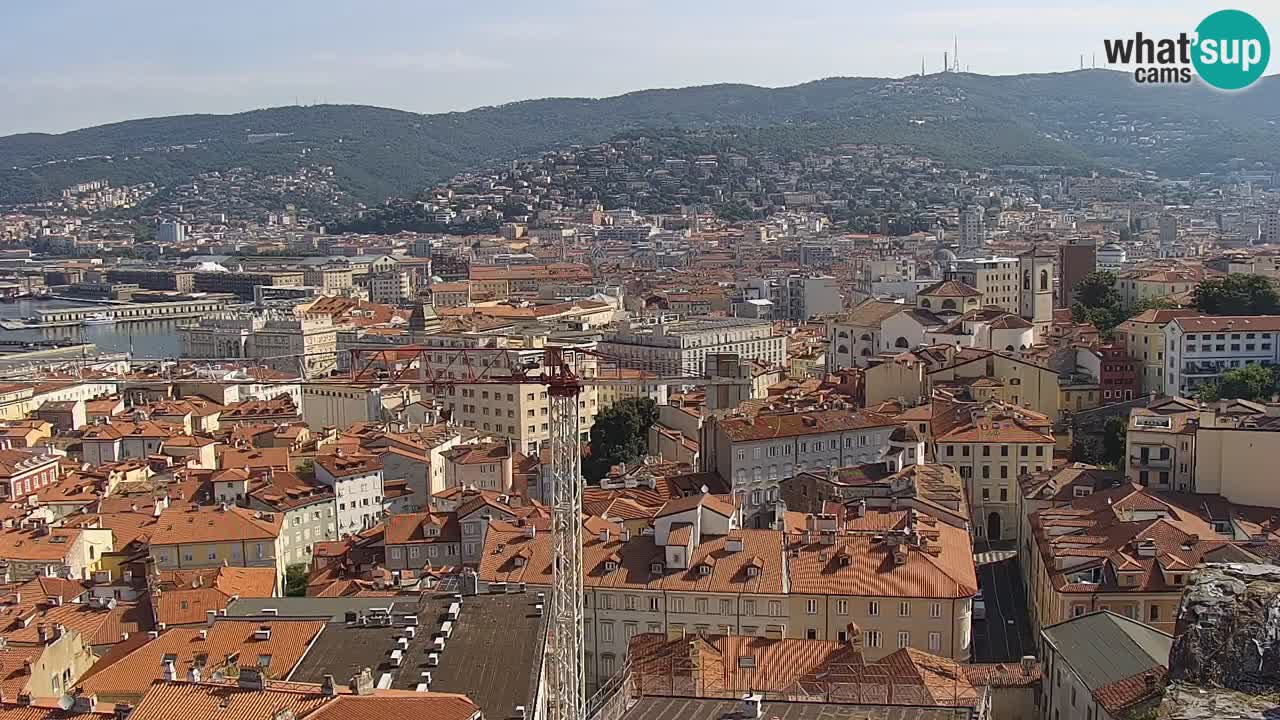 Web kamera Trst uživo – Panorama grada, zaljeva, pomorske postaje i dvorca Miramare