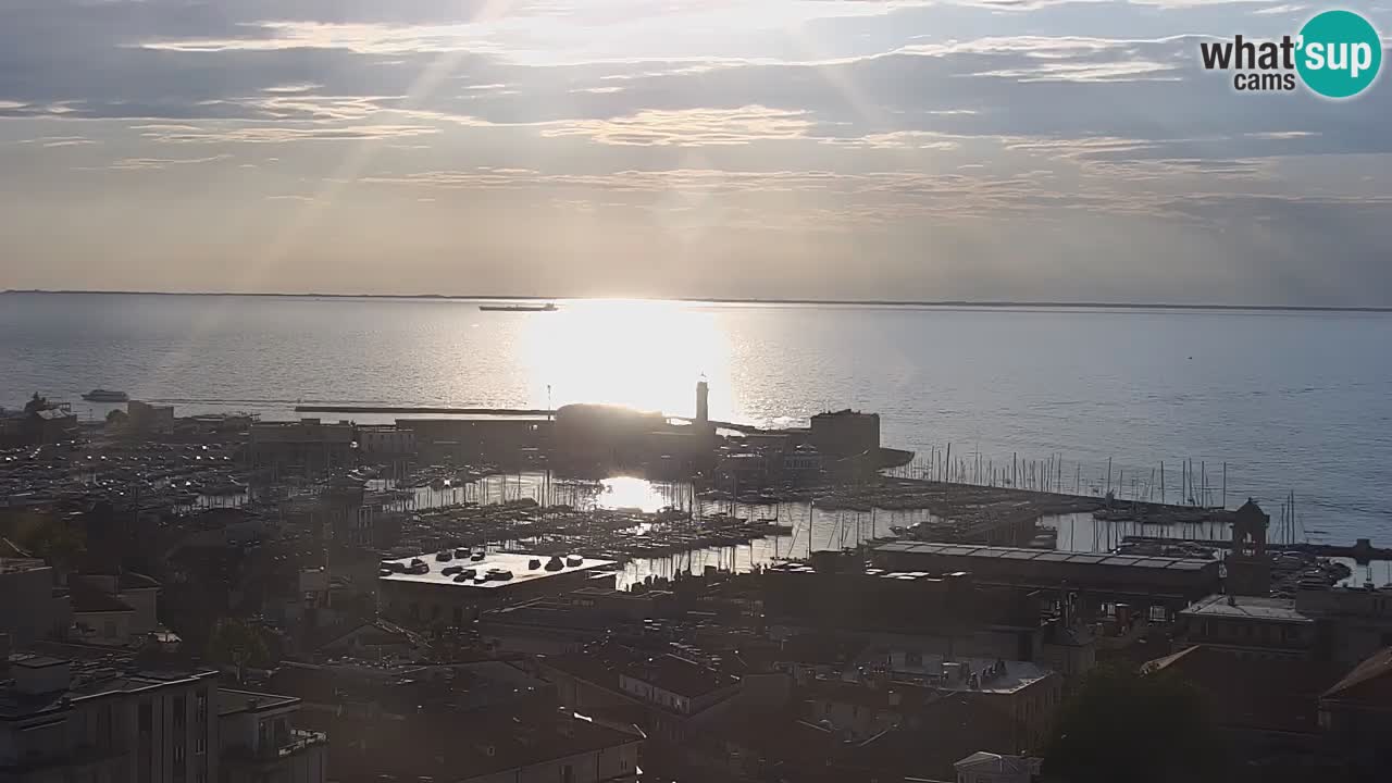 Live webcam Trieste – Panorama of the city, the Gulf, the maritime station and the Miramare castle