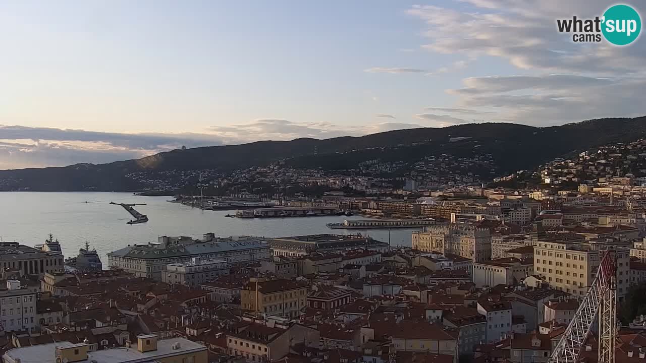 Webcam en direct Trieste, ville, golfe, port et château de Miramare