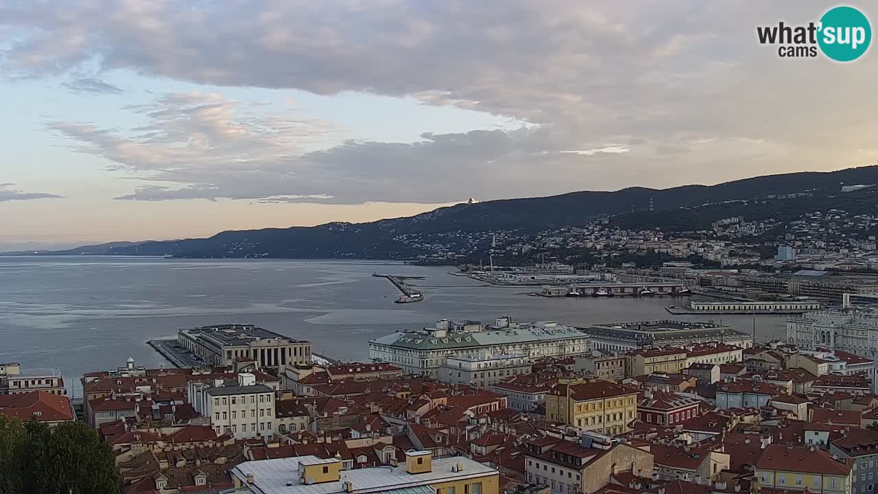 Live webcam Trieste – Panorama of the city, the Gulf, the maritime station and the Miramare castle