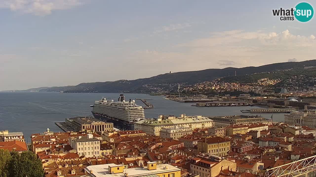 Webcam en direct Trieste, ville, golfe, port et château de Miramare