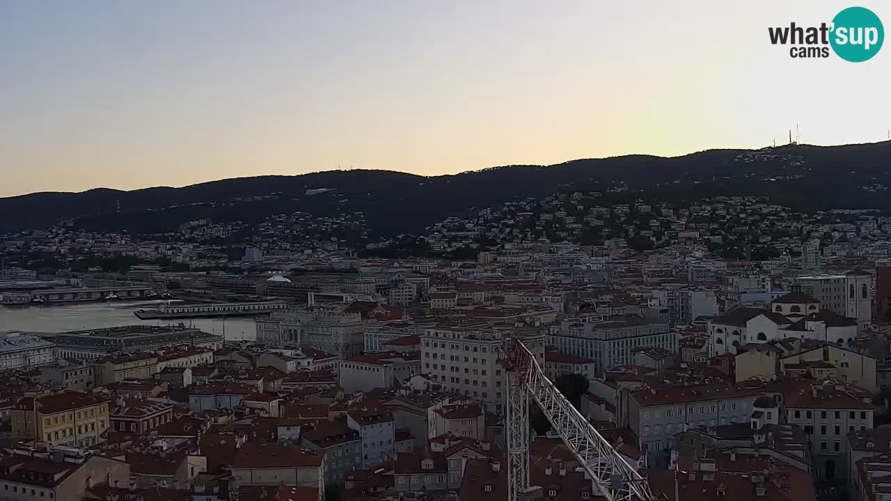 Live webcam Trieste – Panorama of the city, the Gulf, the maritime station and the Miramare castle