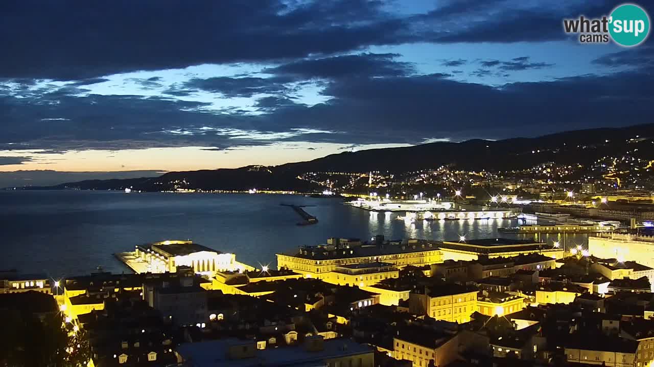 Webcam en direct Trieste, ville, golfe, port et château de Miramare