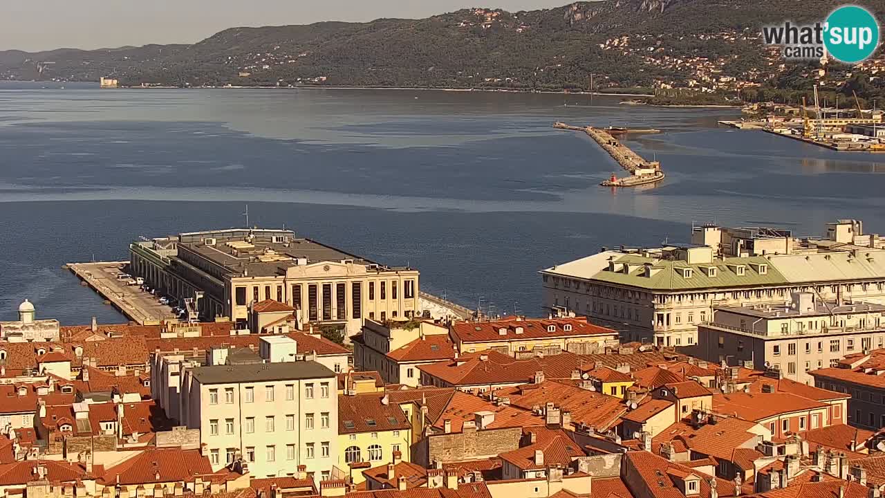 Webcam en direct Trieste, ville, golfe, port et château de Miramare