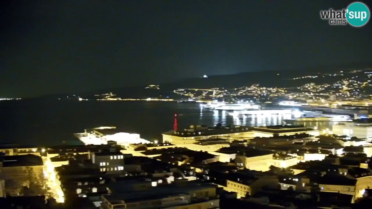 Web kamera Trst uživo – Panorama grada, zaljeva, pomorske postaje i dvorca Miramare