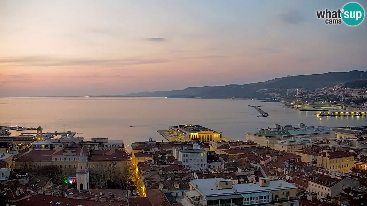 Live webcam Trieste – Panorama della città, del Golfo, stazione marittima e del castello di Miramare
