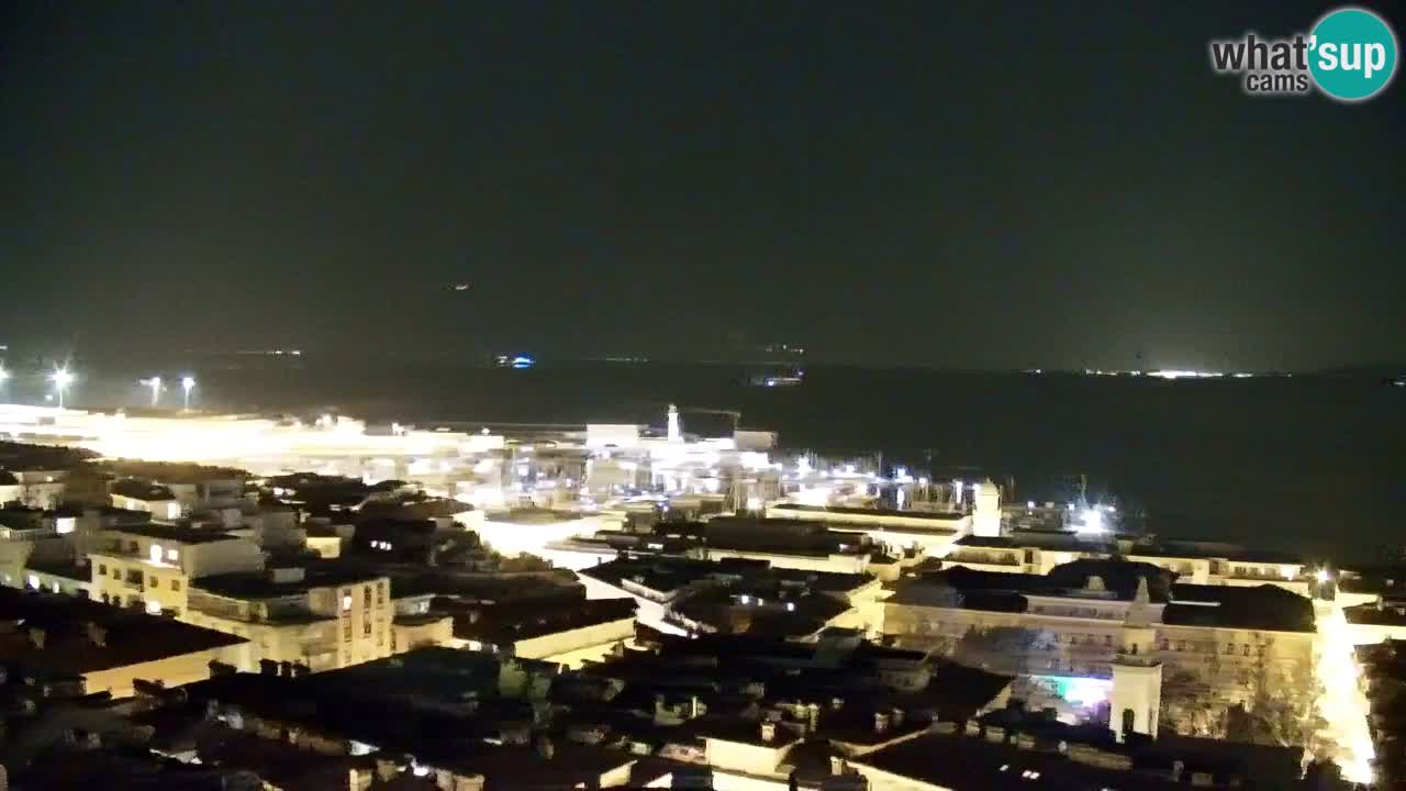 Spletna kamera v živo Trst – Panorama mesta, zaliva, pomorske postaje in gradu Miramar
