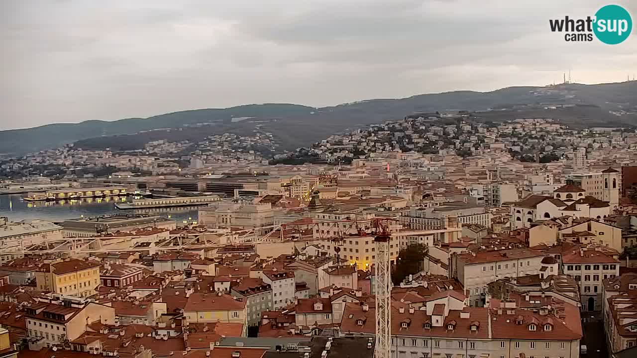Webcam en direct Trieste, ville, golfe, port et château de Miramare