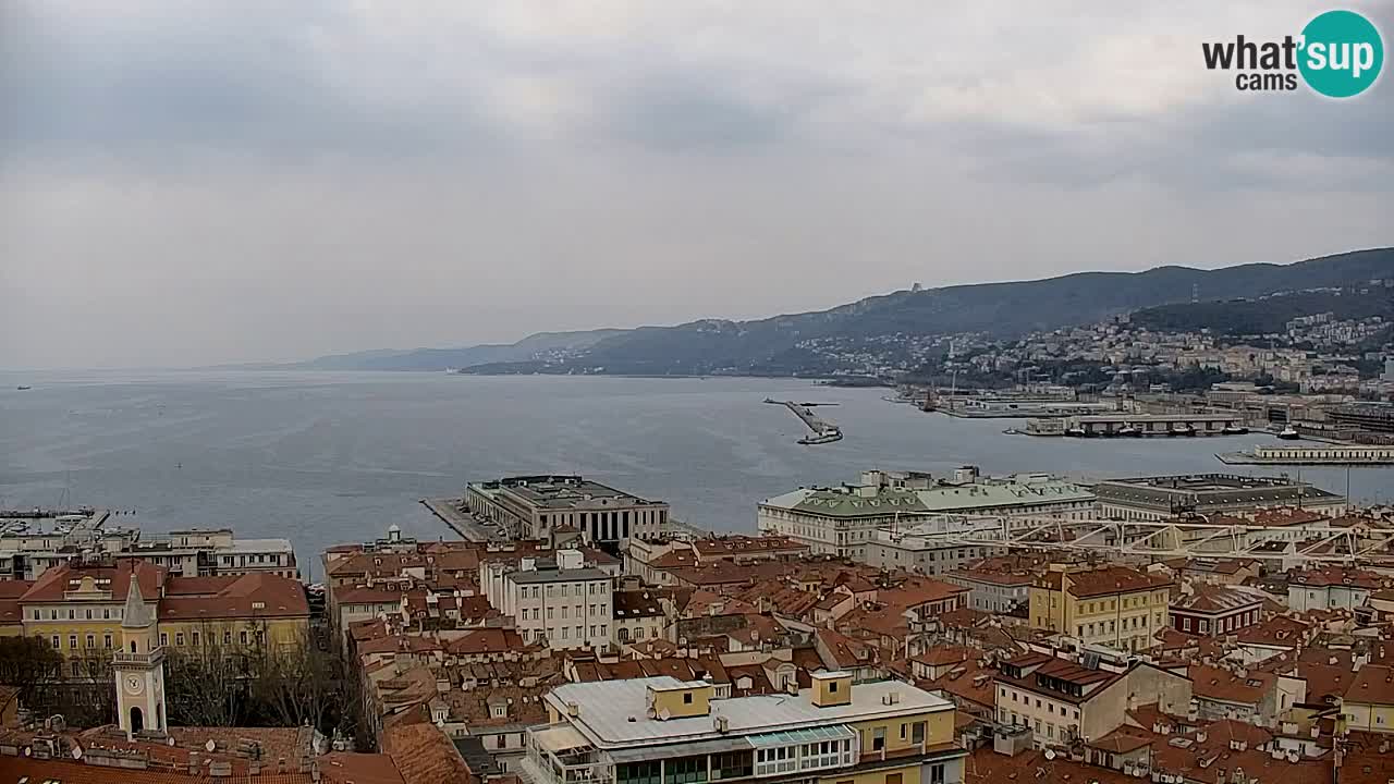 Webcam en direct Trieste, ville, golfe, port et château de Miramare