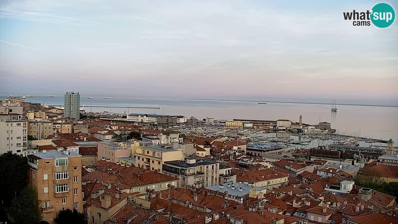 Live webcam Trieste – Panorama della città, del Golfo, stazione marittima e del castello di Miramare