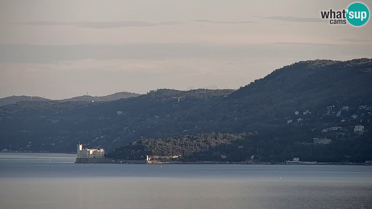 Live webcam Trieste – Panorama della città, del Golfo, stazione marittima e del castello di Miramare