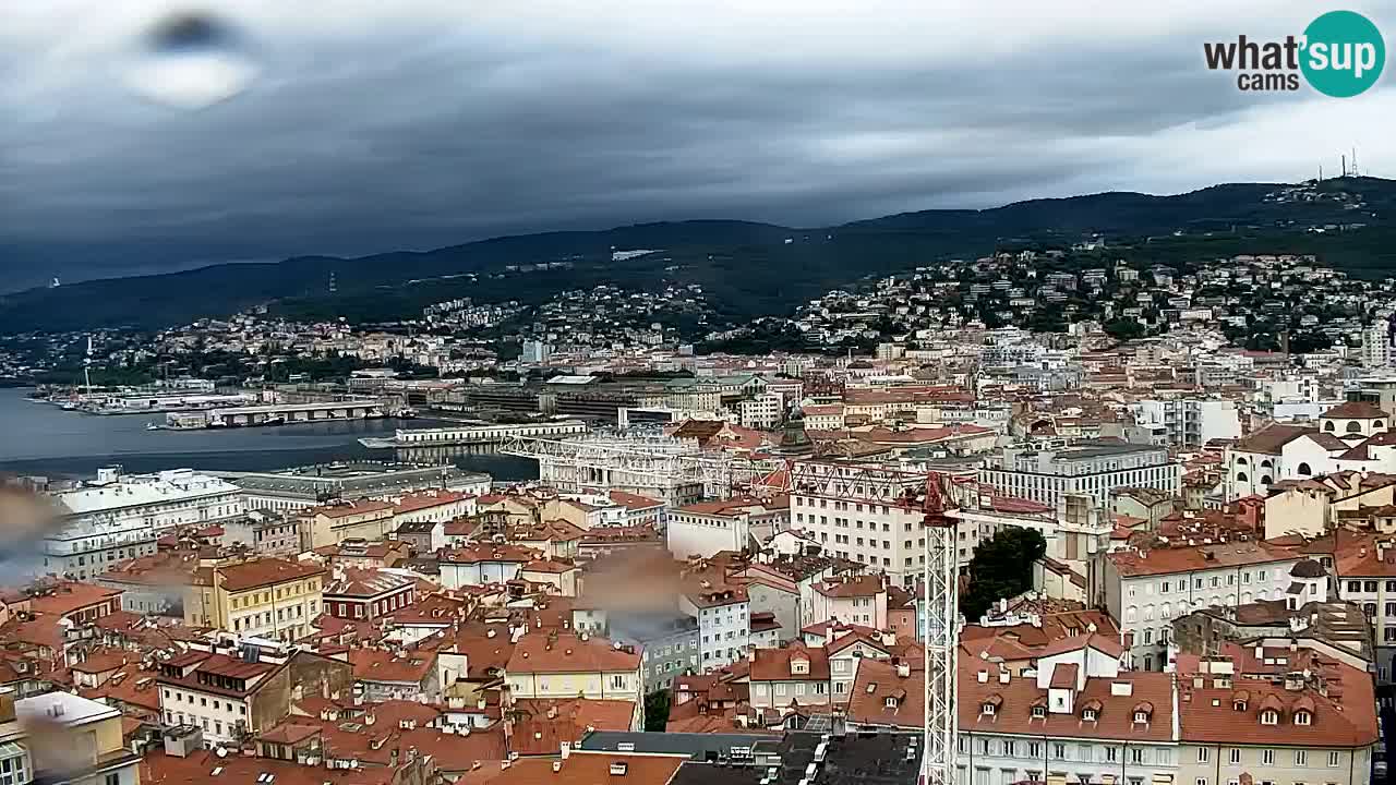 Spletna kamera v živo Trst – Panorama mesta, zaliva, pomorske postaje in gradu Miramar