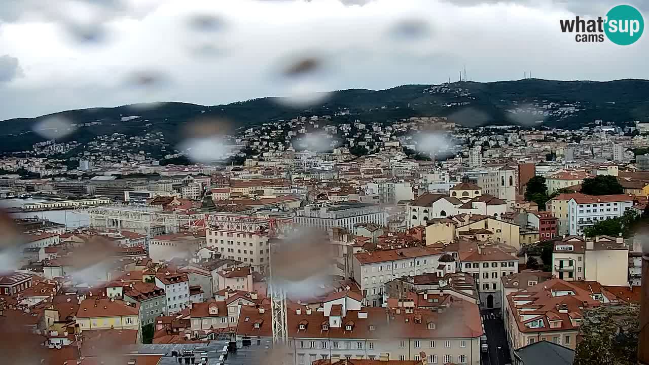 Web kamera Trst uživo – Panorama grada, zaljeva, pomorske postaje i dvorca Miramare