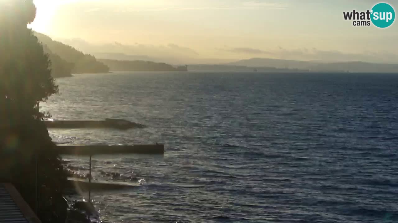 Trattoria BellaRiva webcam | Trieste costiera e castello di Miramare