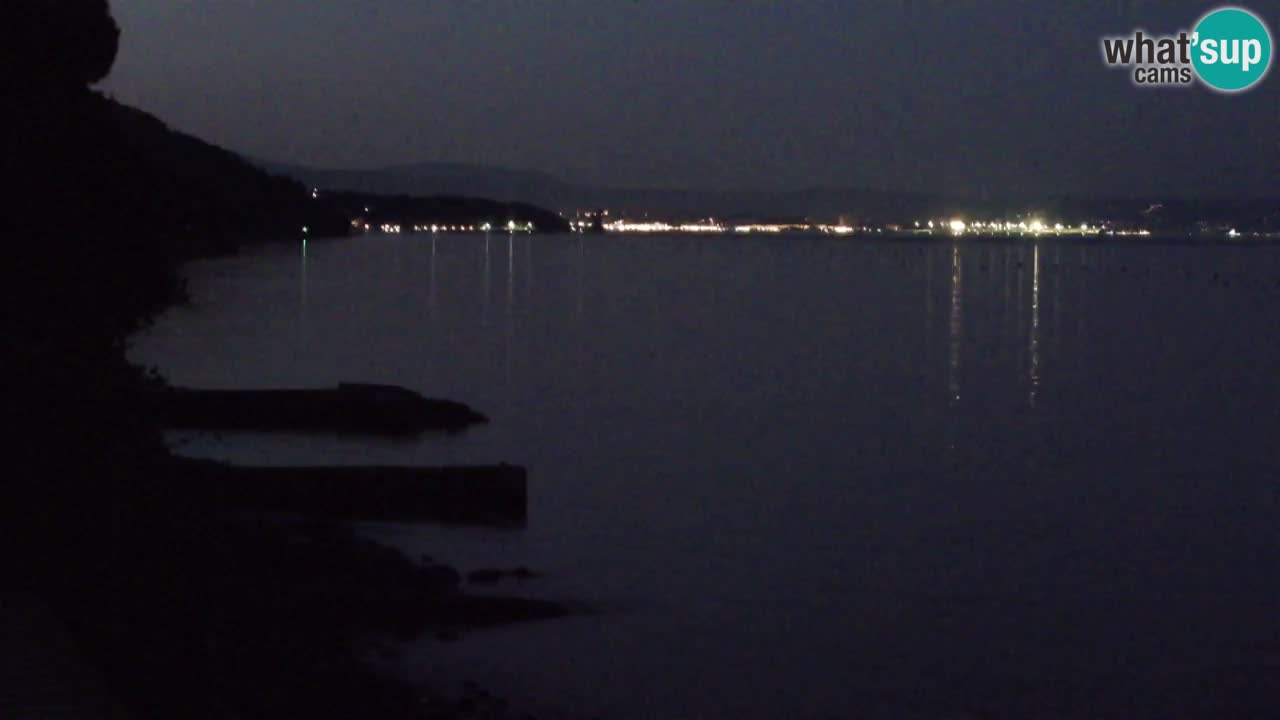 Trattoria BellaRiva webcam | Trieste costiera e castello di Miramare