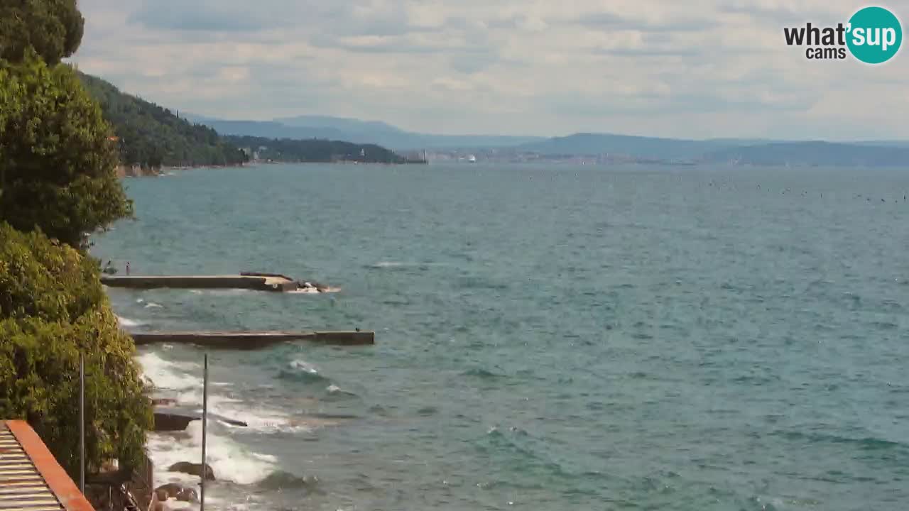 Trattoria BellaRiva webcam | Trieste costiera e castello di Miramare