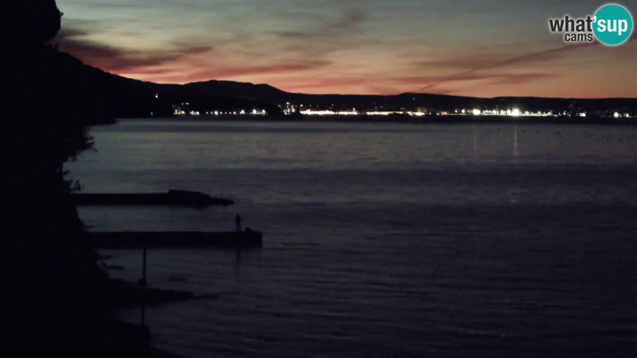 Trattoria BellaRiva webcam | Trieste costiera e castello di Miramare