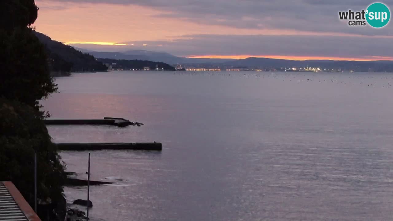 Web kamera restorana BellaRiva | Obala Trsta – pogled na dvorac Miramare