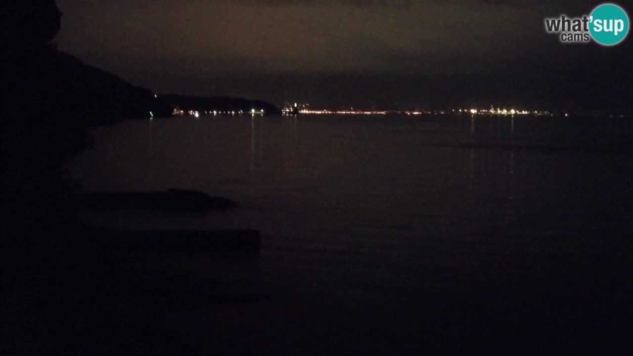 Gostilna BellaRiva kamera | Trst obala – pogled na Miramarski grad