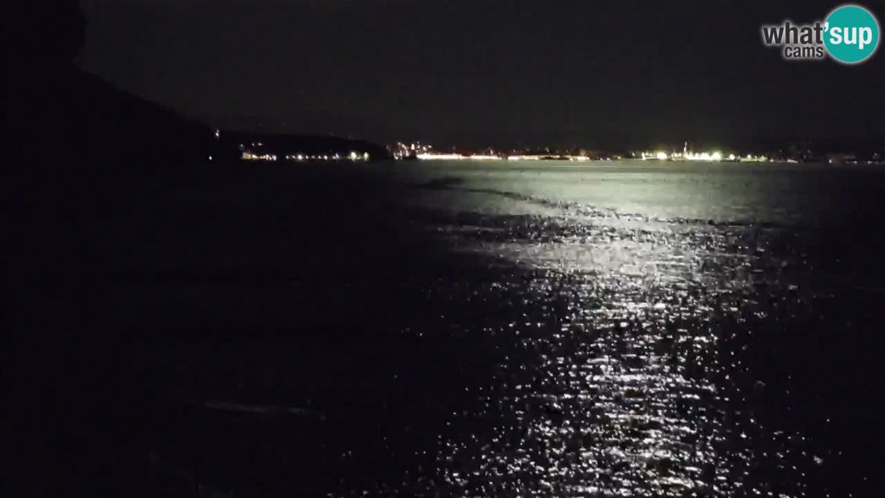 Trattoria BellaRiva webcam | Trieste costiera e castello di Miramare