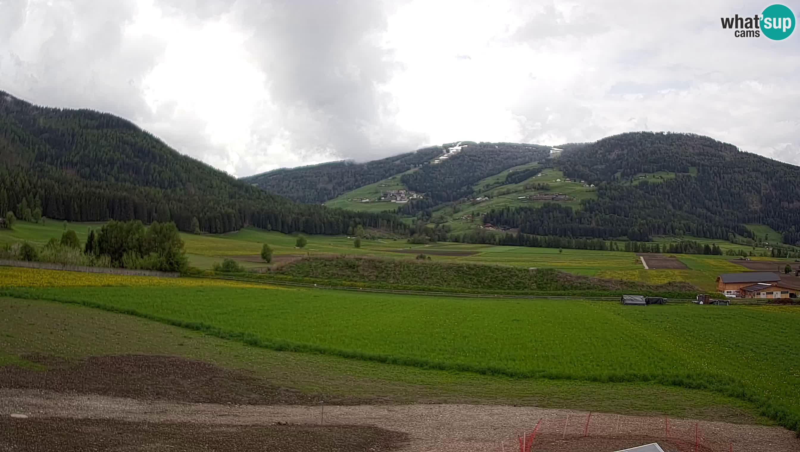 Webkamera Olang | Blick auf den Kronplatz von den Sottla Apartments