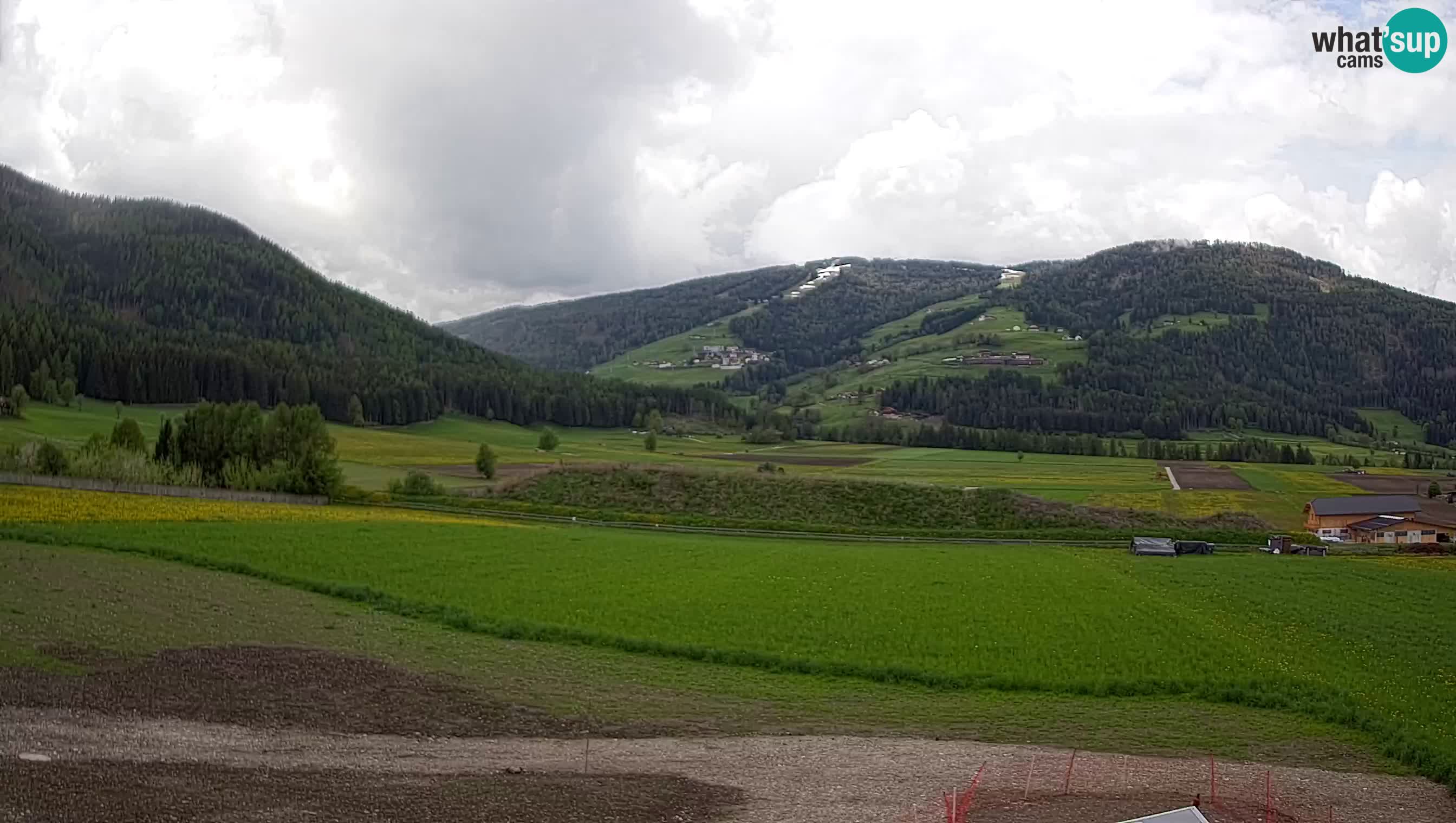Webkamera Olang | Blick auf den Kronplatz von den Sottla Apartments