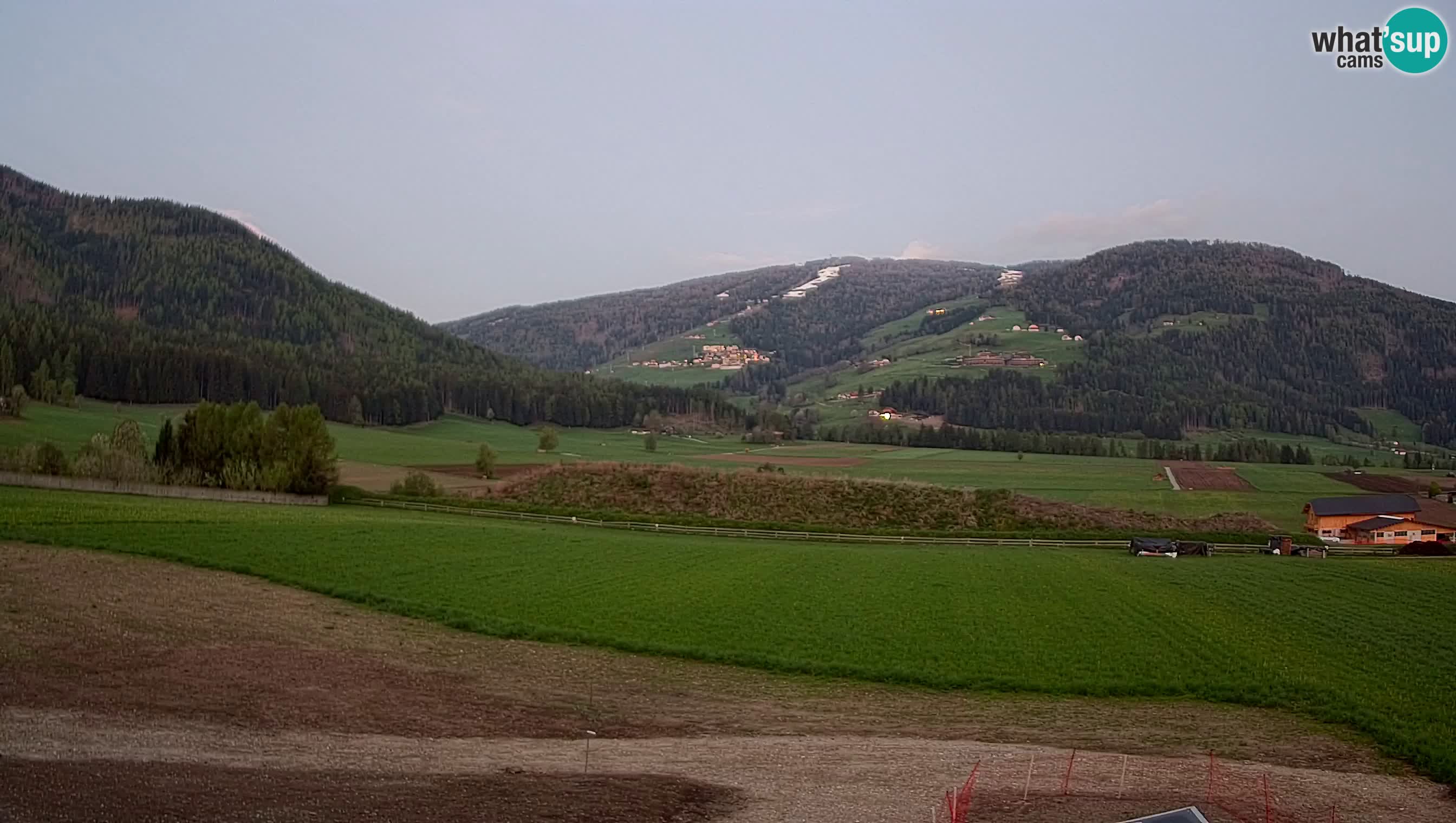 Webkamera Olang | Blick auf den Kronplatz von den Sottla Apartments