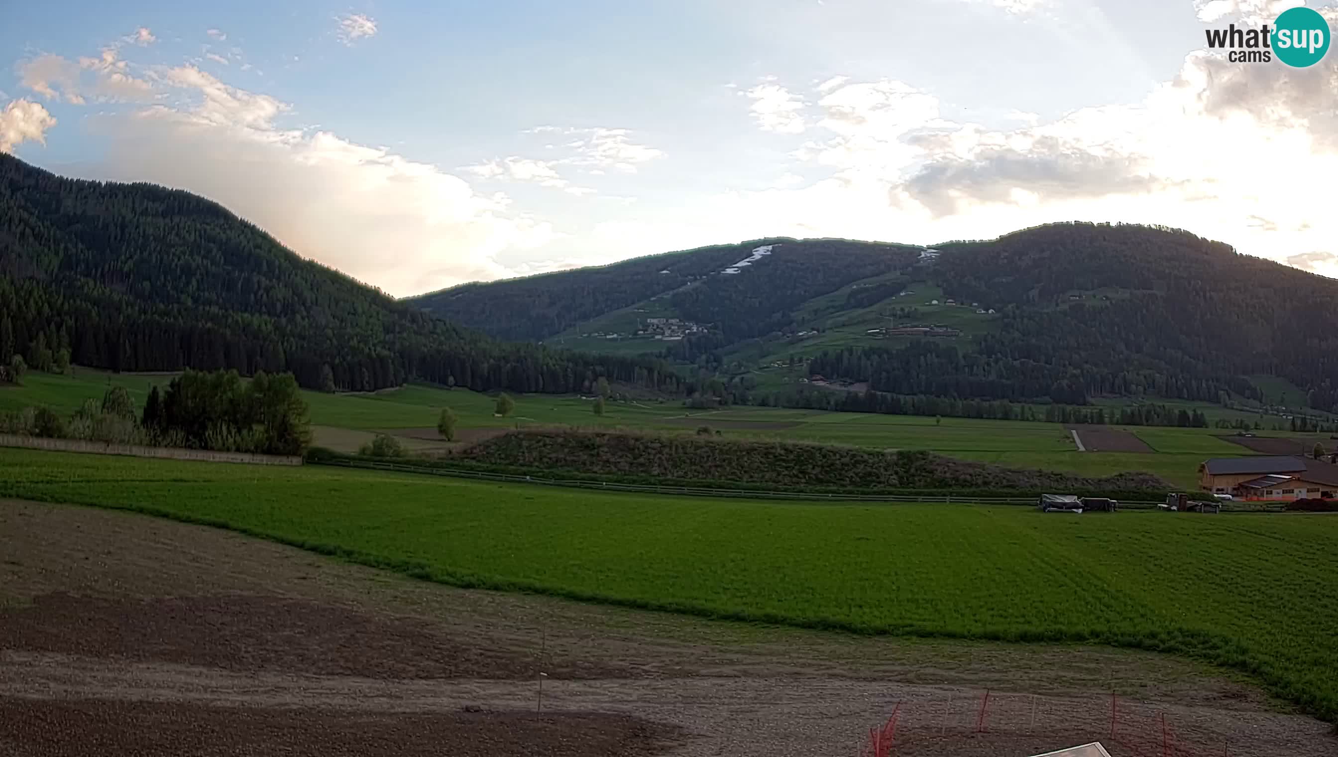 Webkamera Olang | Blick auf den Kronplatz von den Sottla Apartments