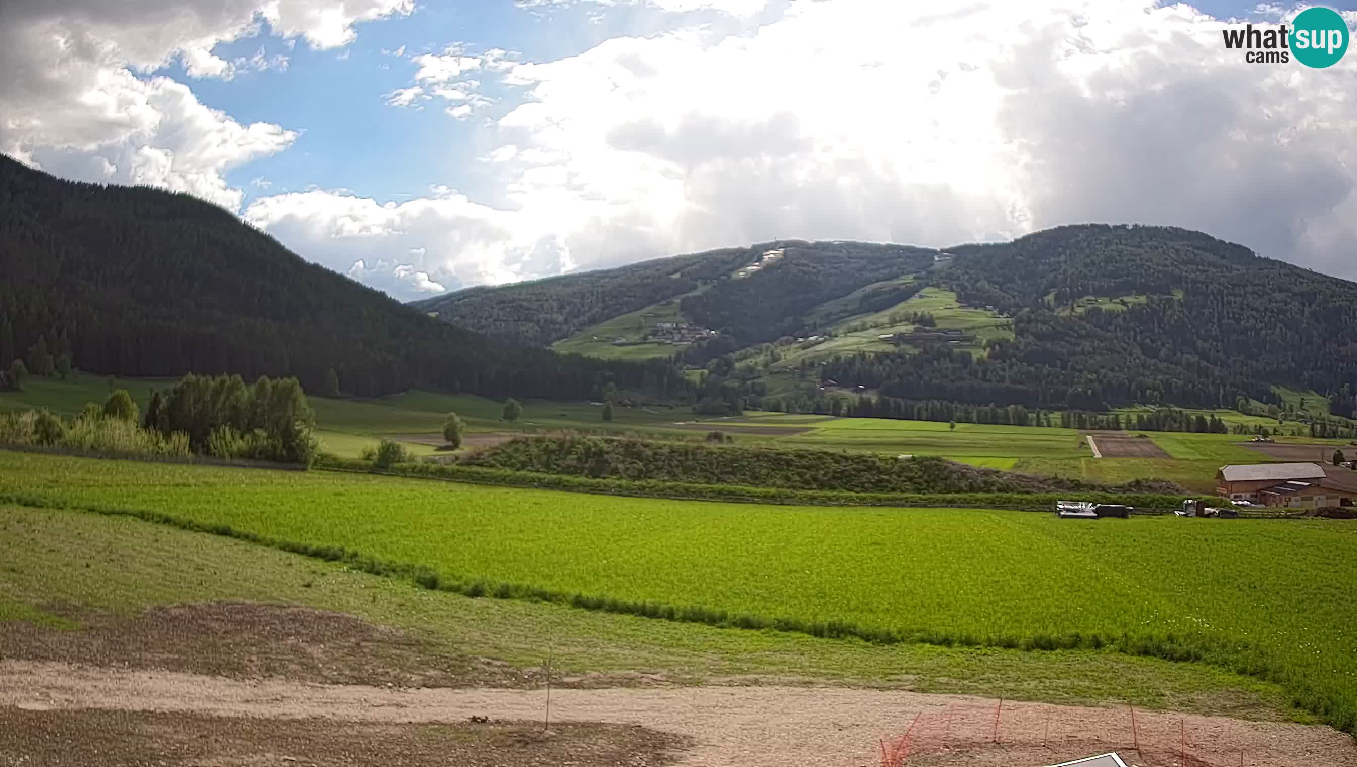 Webkamera Olang | Blick auf den Kronplatz von den Sottla Apartments