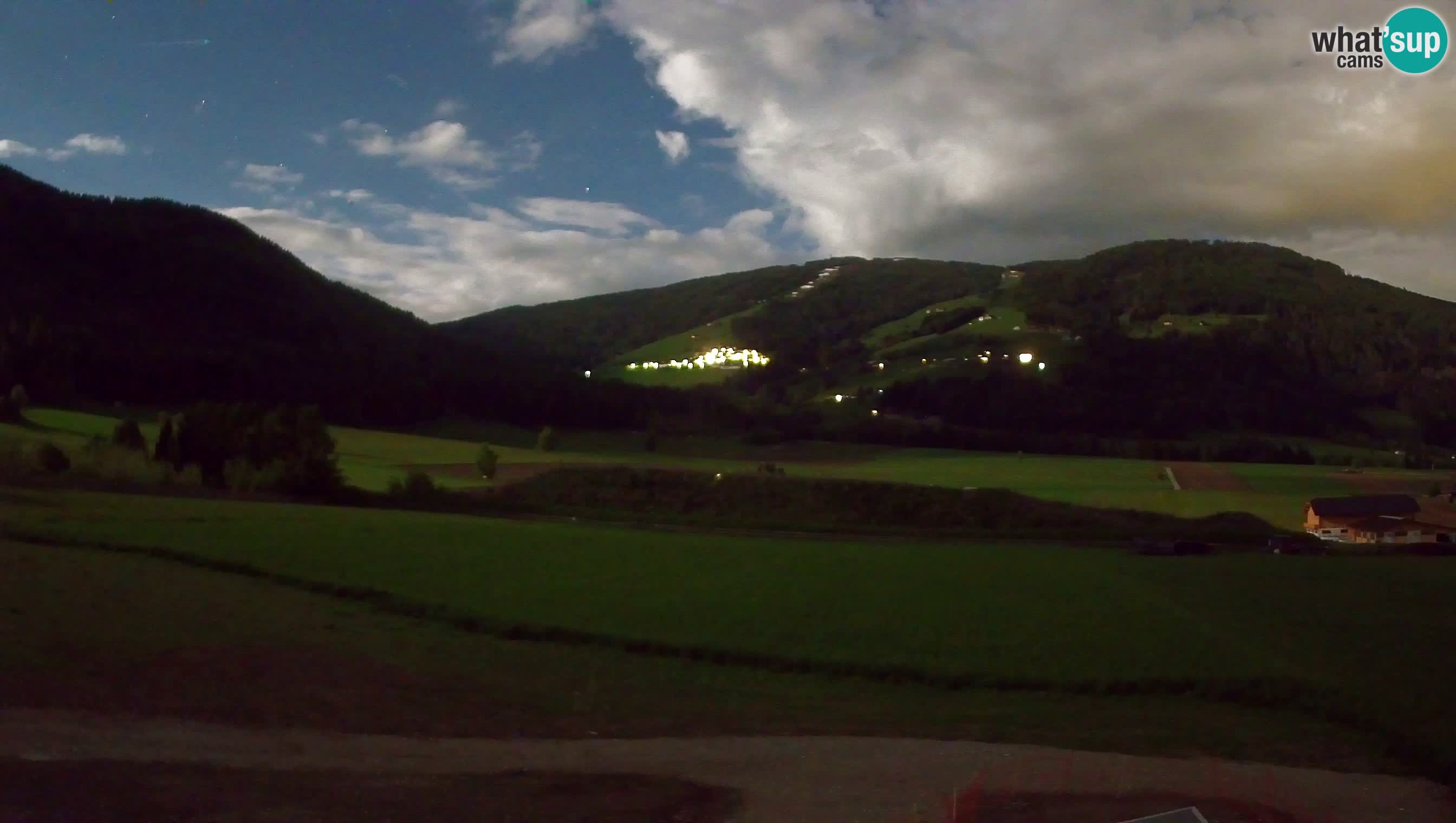 Webkamera Olang | Blick auf den Kronplatz von den Sottla Apartments