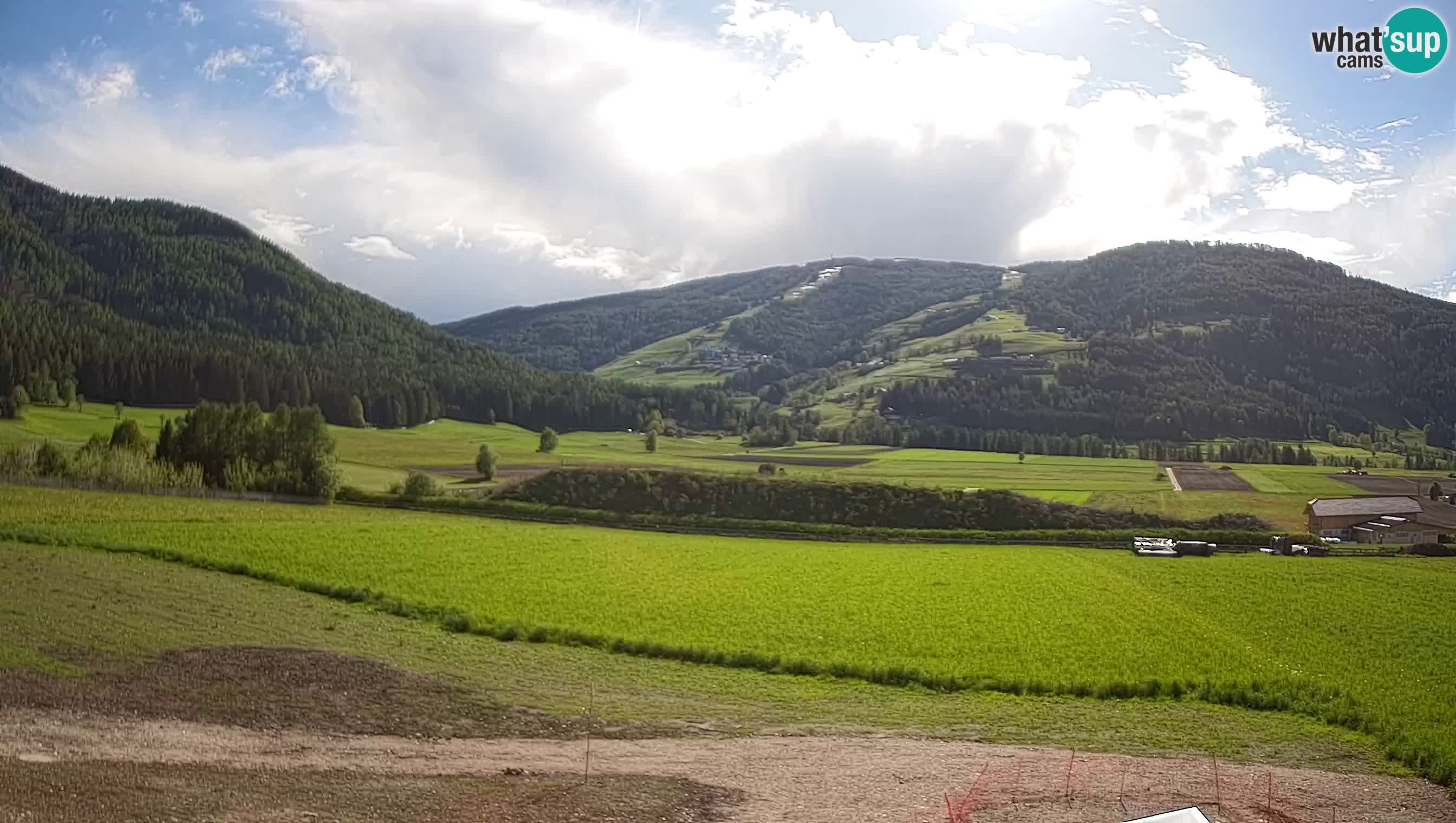 Webkamera Olang | Blick auf den Kronplatz von den Sottla Apartments