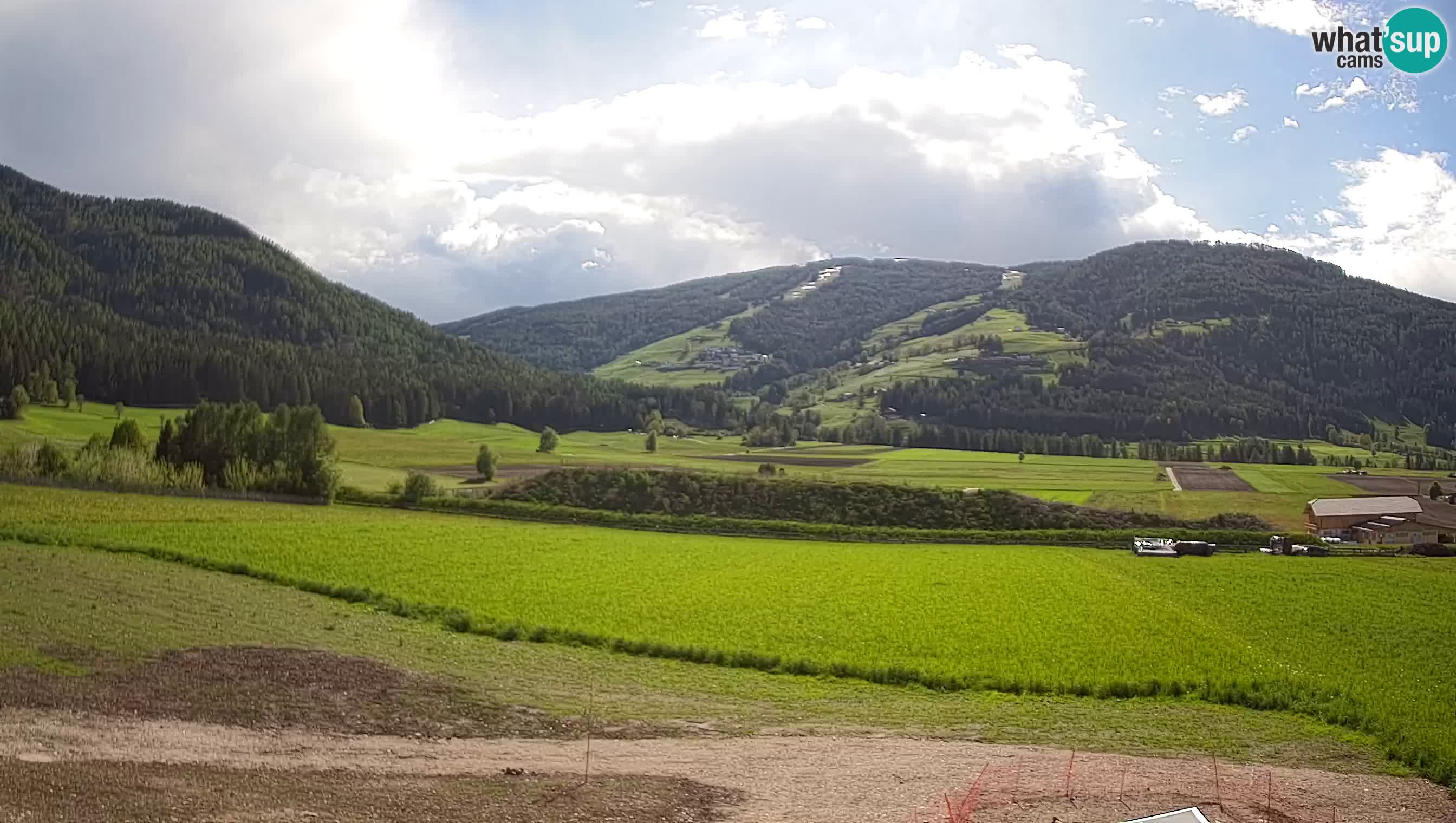 Webkamera Olang | Blick auf den Kronplatz von den Sottla Apartments