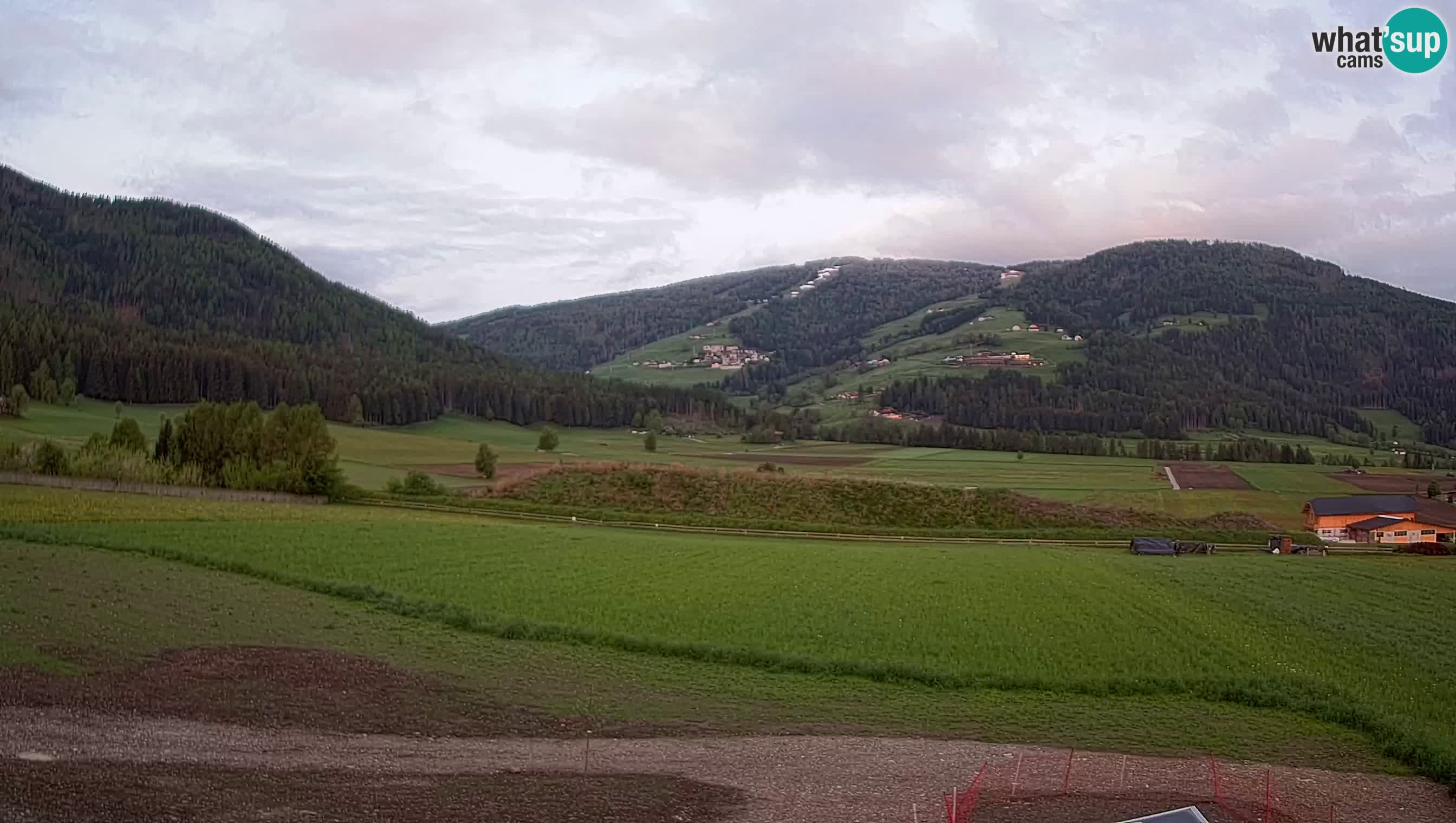 Webkamera Olang | Blick auf den Kronplatz von den Sottla Apartments