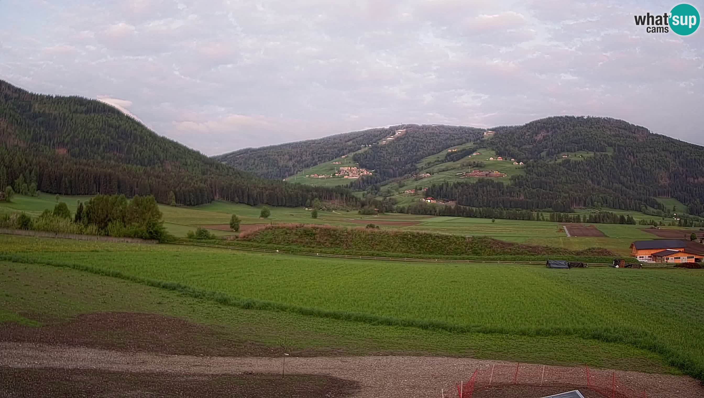 Webkamera Olang | Blick auf den Kronplatz von den Sottla Apartments