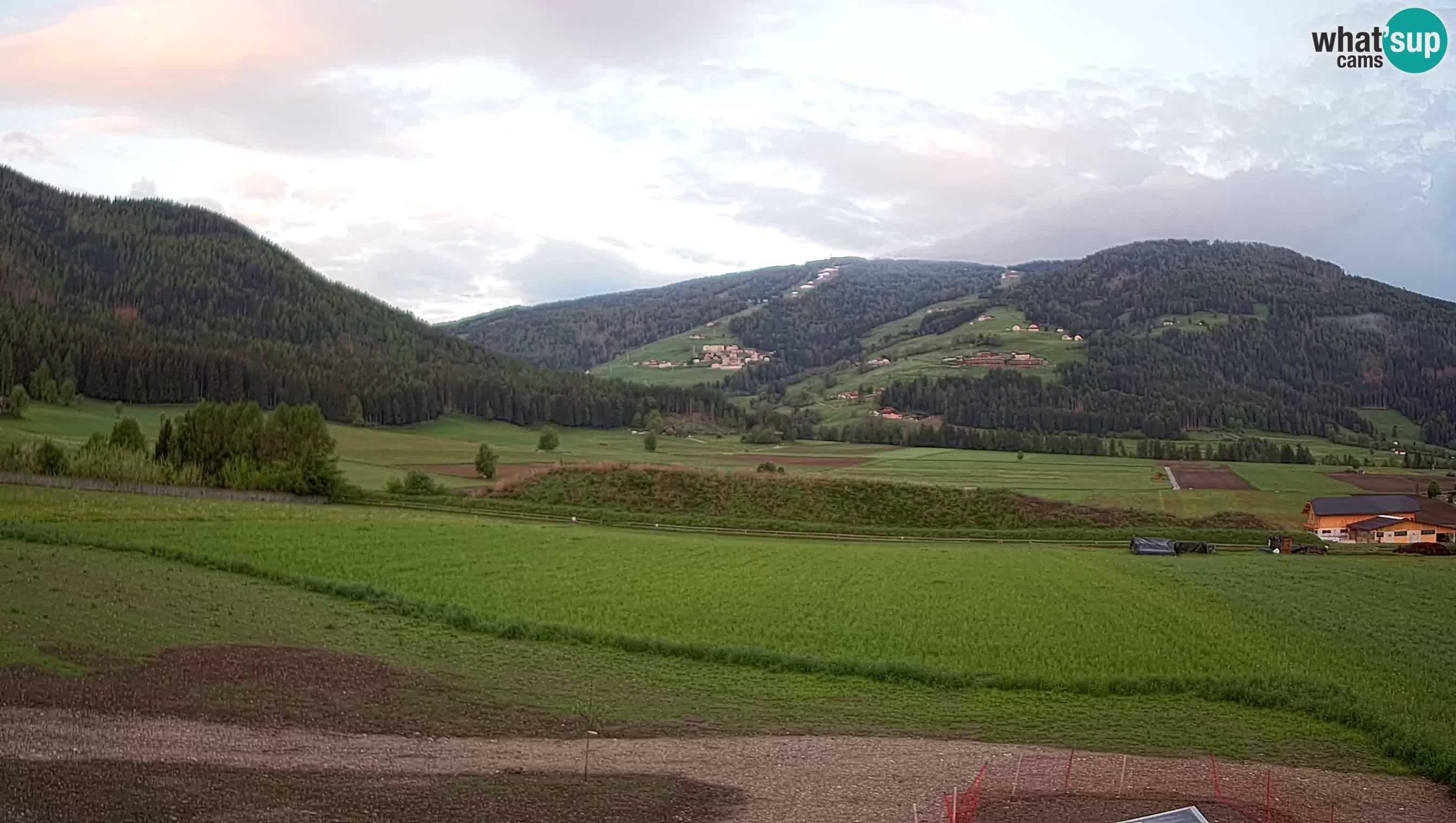 Webkamera Olang | Blick auf den Kronplatz von den Sottla Apartments
