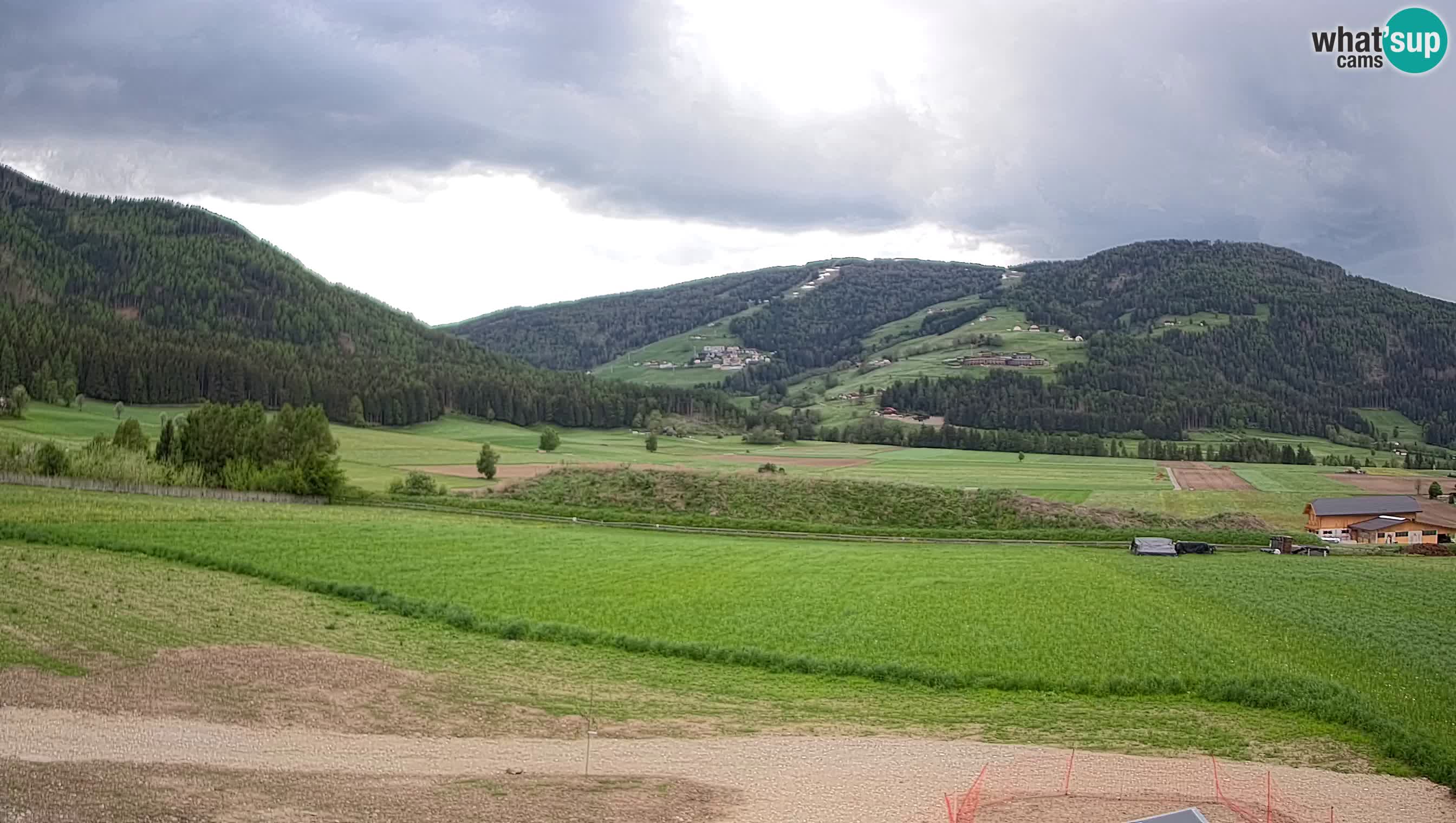 Webkamera Olang | Blick auf den Kronplatz von den Sottla Apartments