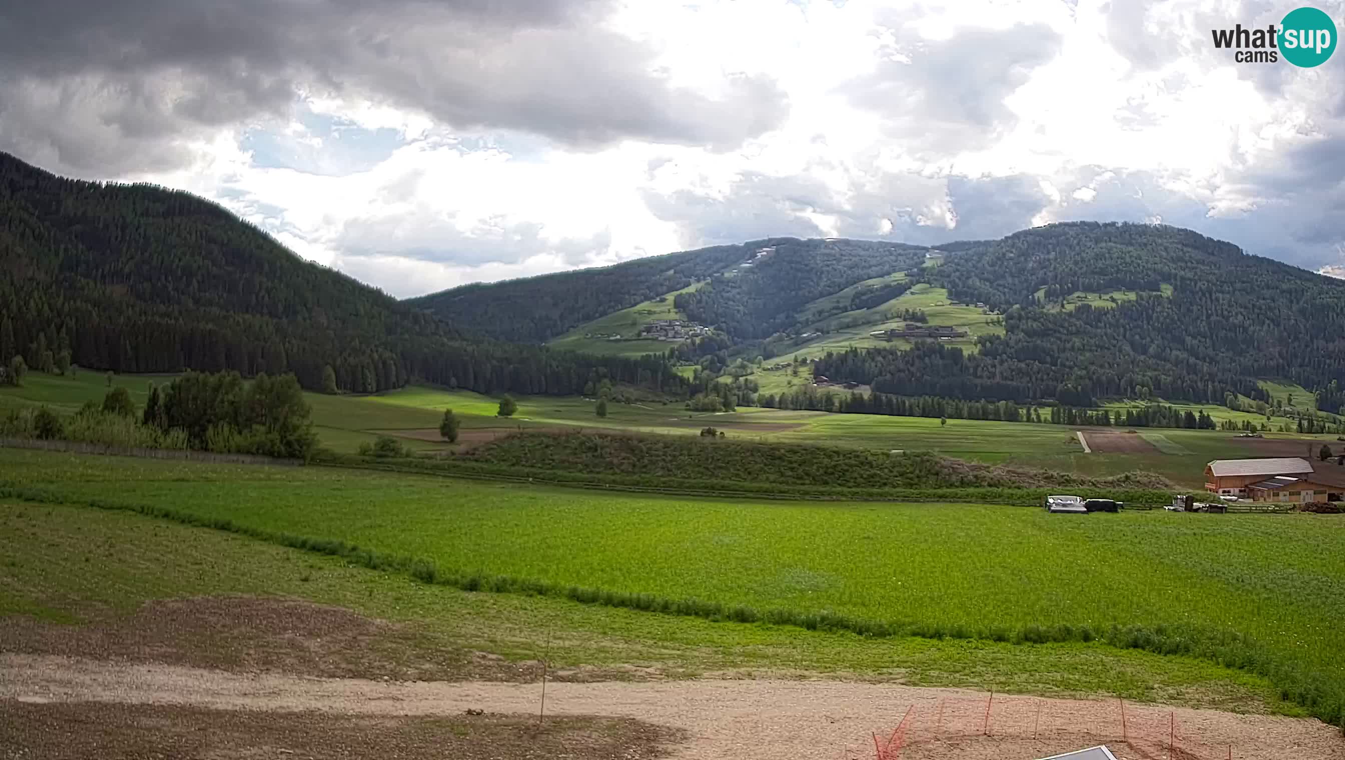 Webkamera Olang | Blick auf den Kronplatz von den Sottla Apartments