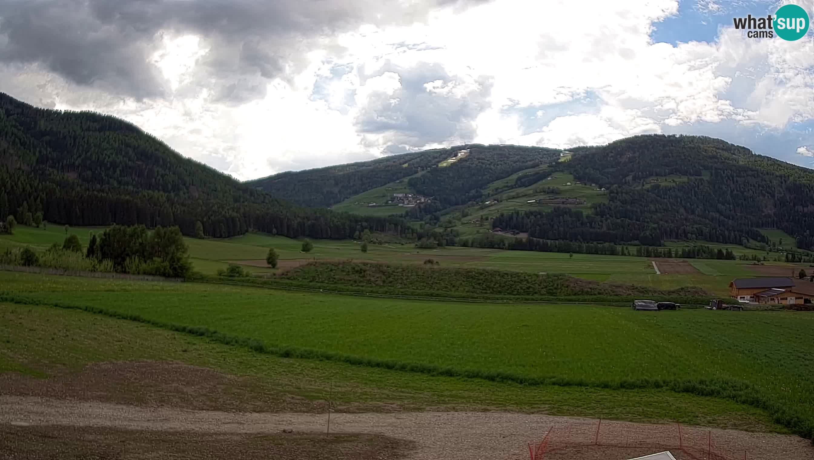 Webkamera Olang | Blick auf den Kronplatz von den Sottla Apartments