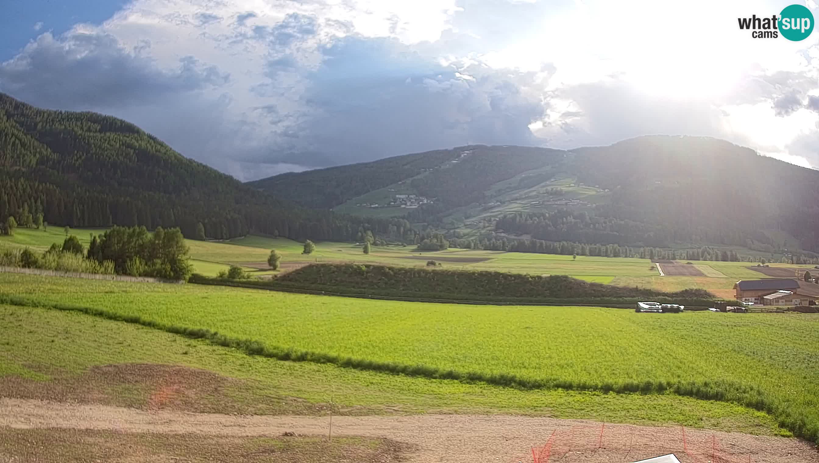 Webkamera Olang | Blick auf den Kronplatz von den Sottla Apartments