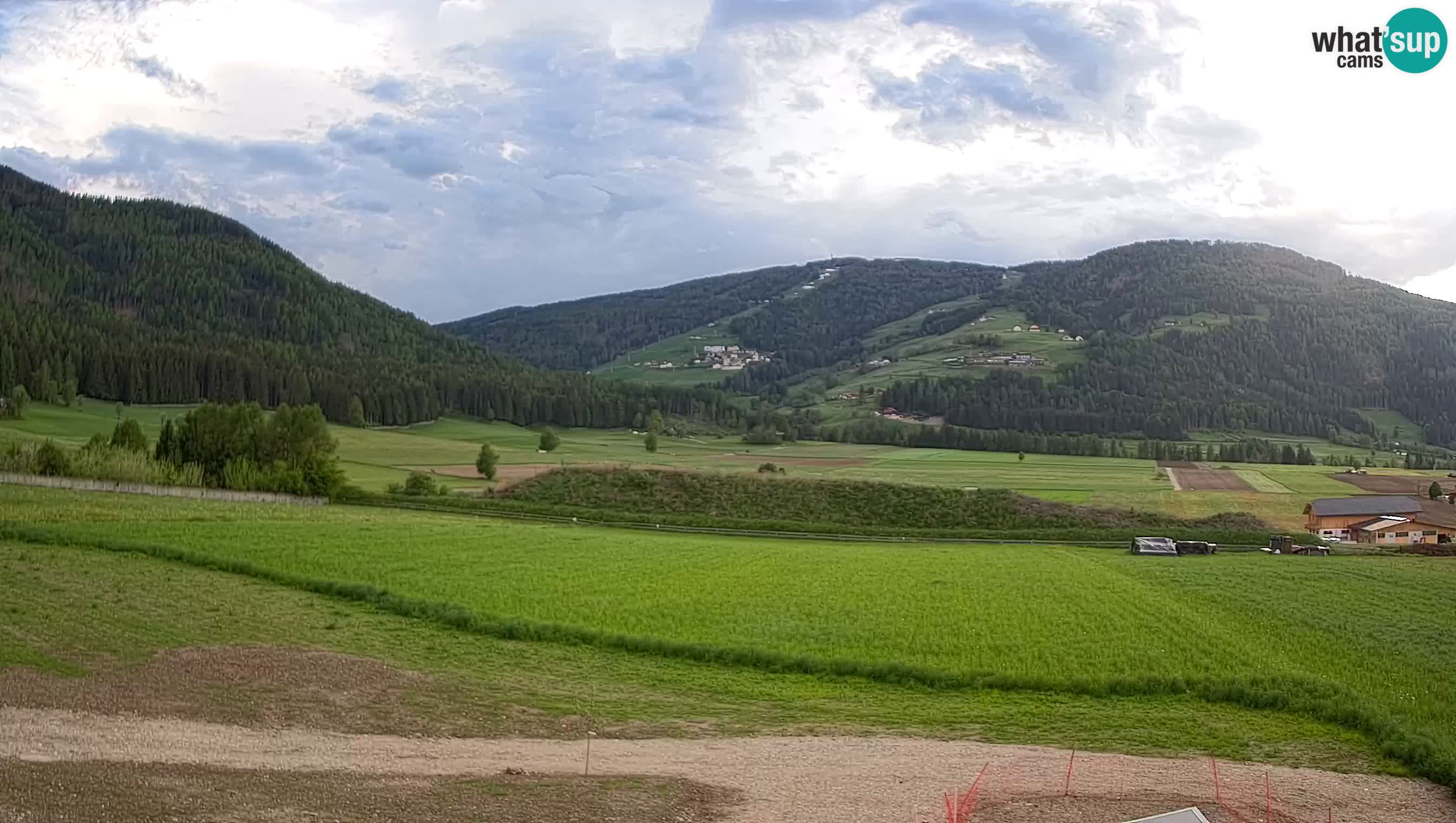 Webkamera Olang | Blick auf den Kronplatz von den Sottla Apartments