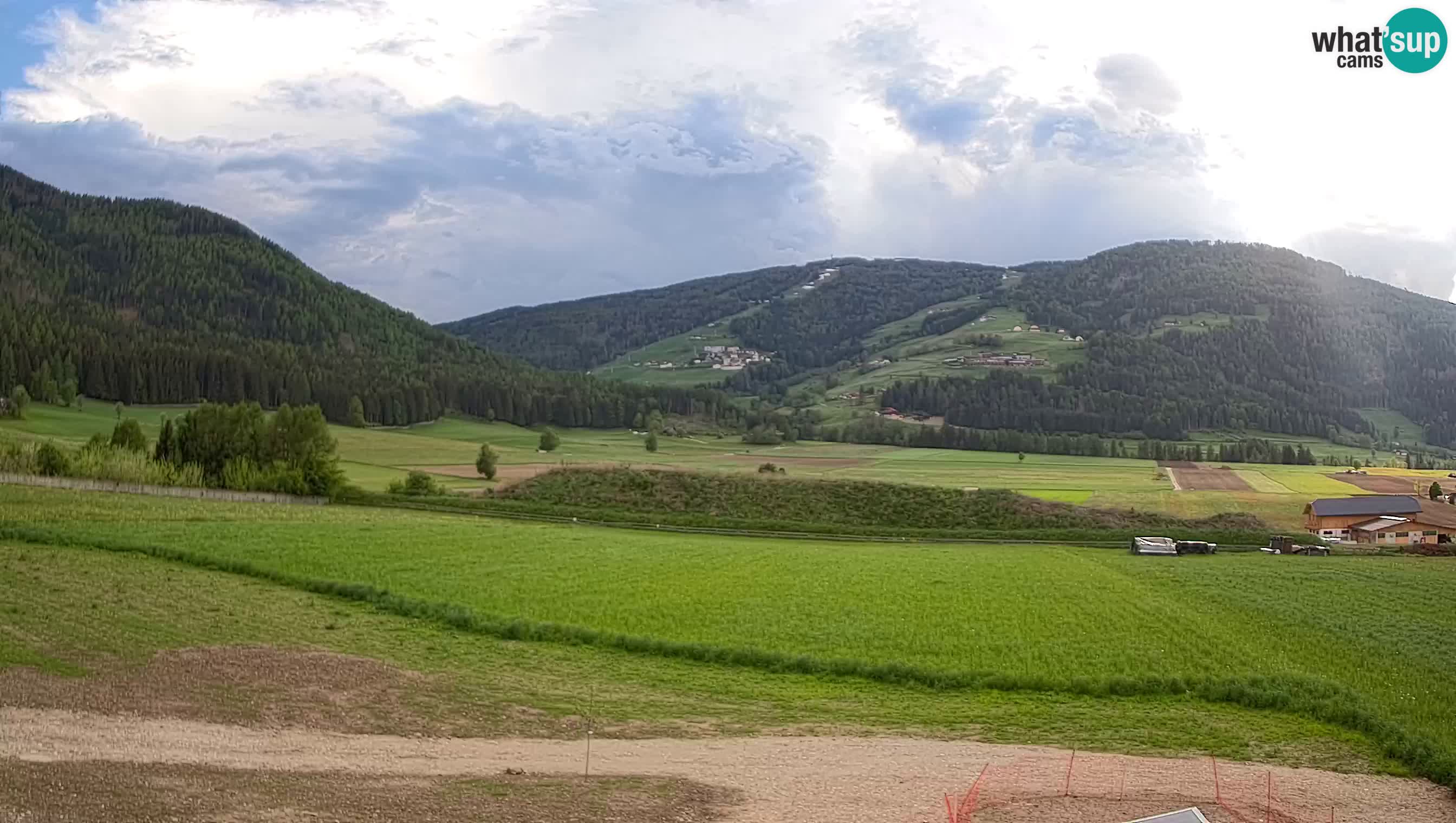 Webkamera Olang | Blick auf den Kronplatz von den Sottla Apartments