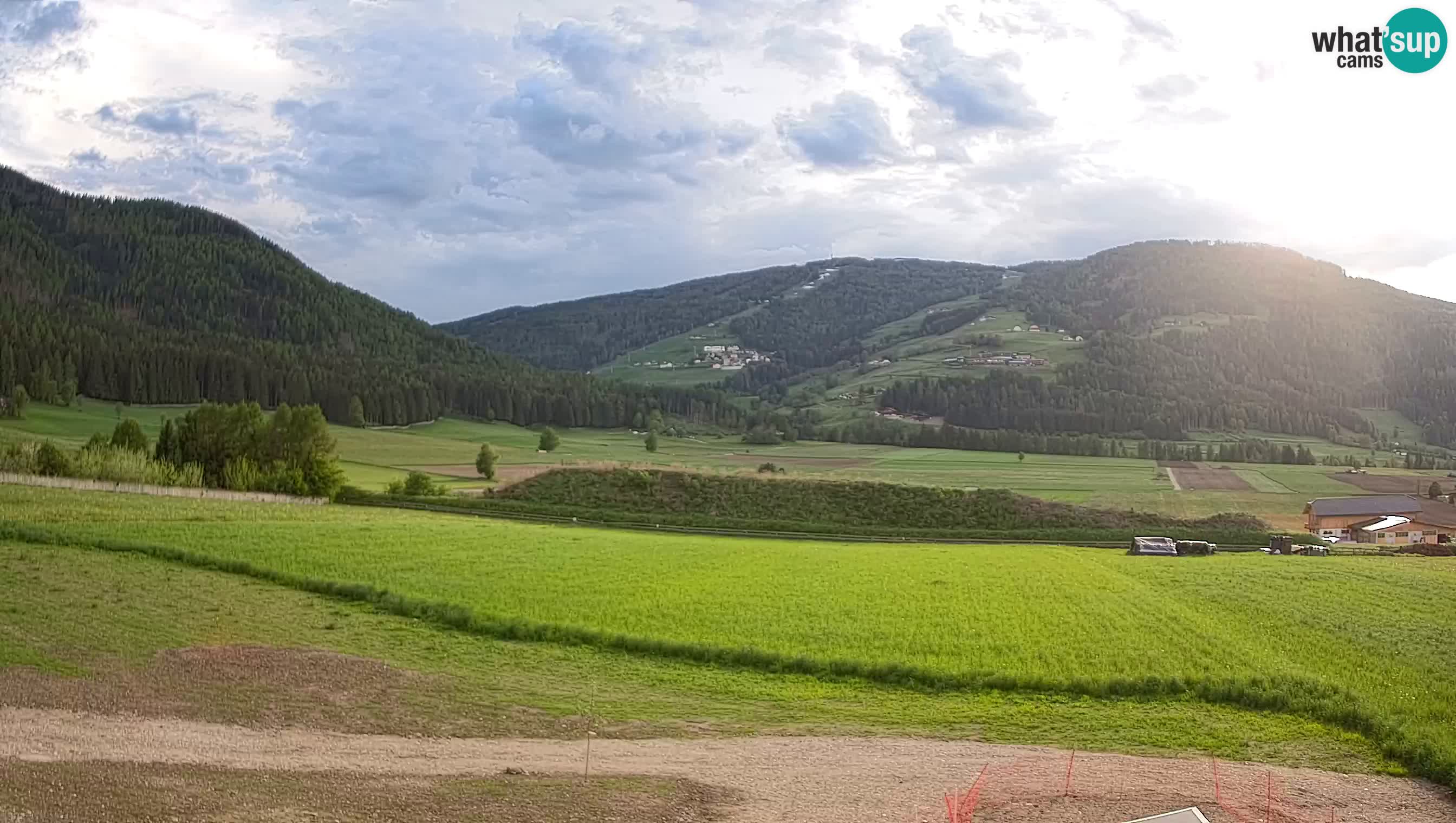 Webkamera Olang | Blick auf den Kronplatz von den Sottla Apartments