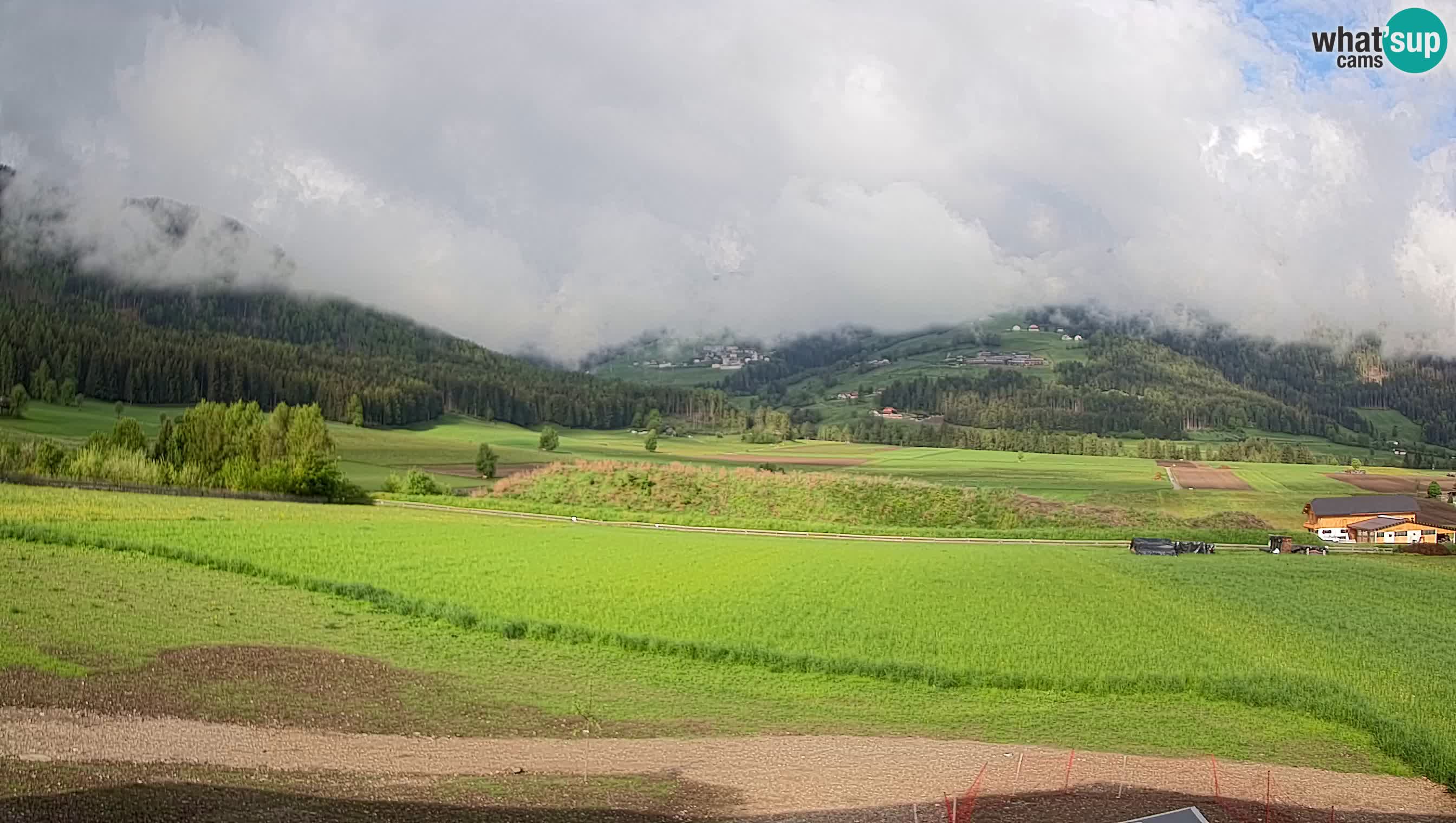 Webkamera Olang | Blick auf den Kronplatz von den Sottla Apartments